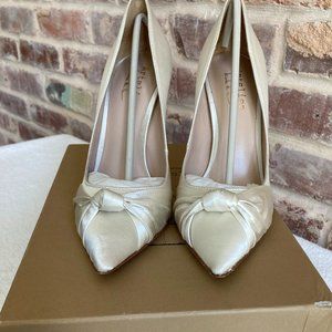 Artelier Nicole Miller “Jeffrey” Ivory Satin Heels  7